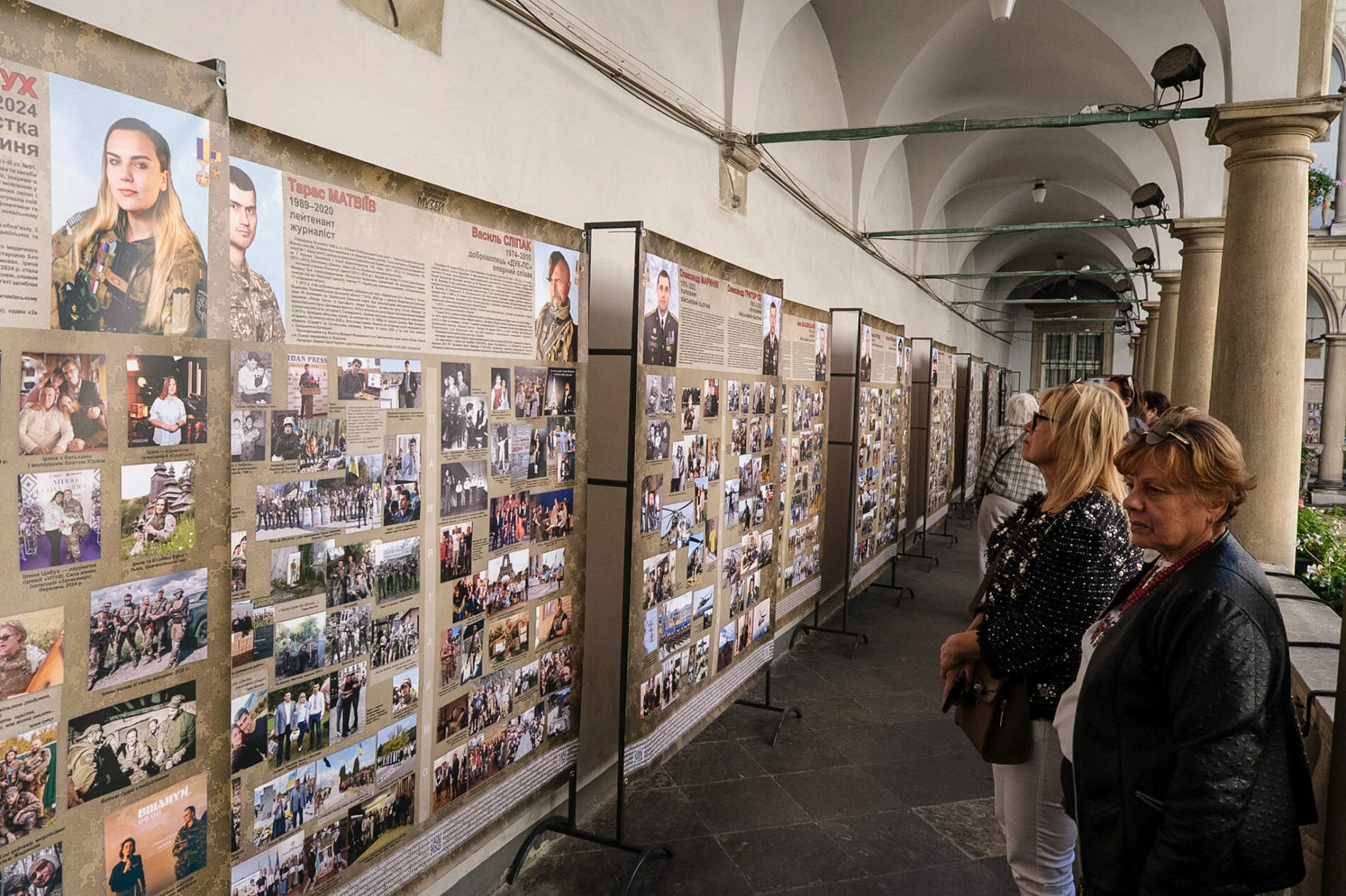 У Львові презентували виставку на честь загиблих захисників Львівщини