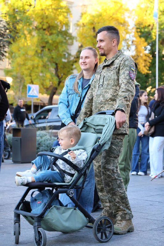 У Львові влаштували показ фільму «КІЛЛХАУС» просто неба на фоні Оперного театру до Дня захисників України