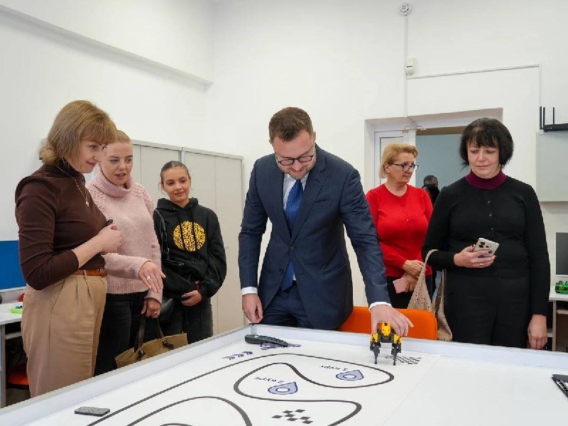 У Львові запрацювала нова лабораторія робототехніки в обласній МАН