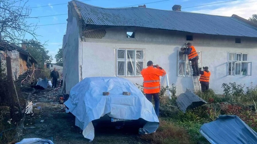 У Малехові на Львівщині тривають роботи з відновлення після атаки дрона