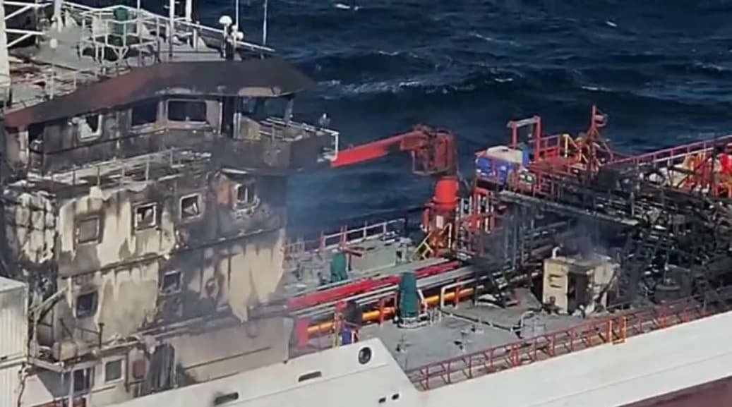 У районі румунського узбережжя сталася пожежа на танкері, внаслідок якої втрачені безвісти вісім моряків
