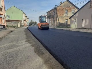 У Судовій Вишні триває капітальний ремонт головної дороги міста