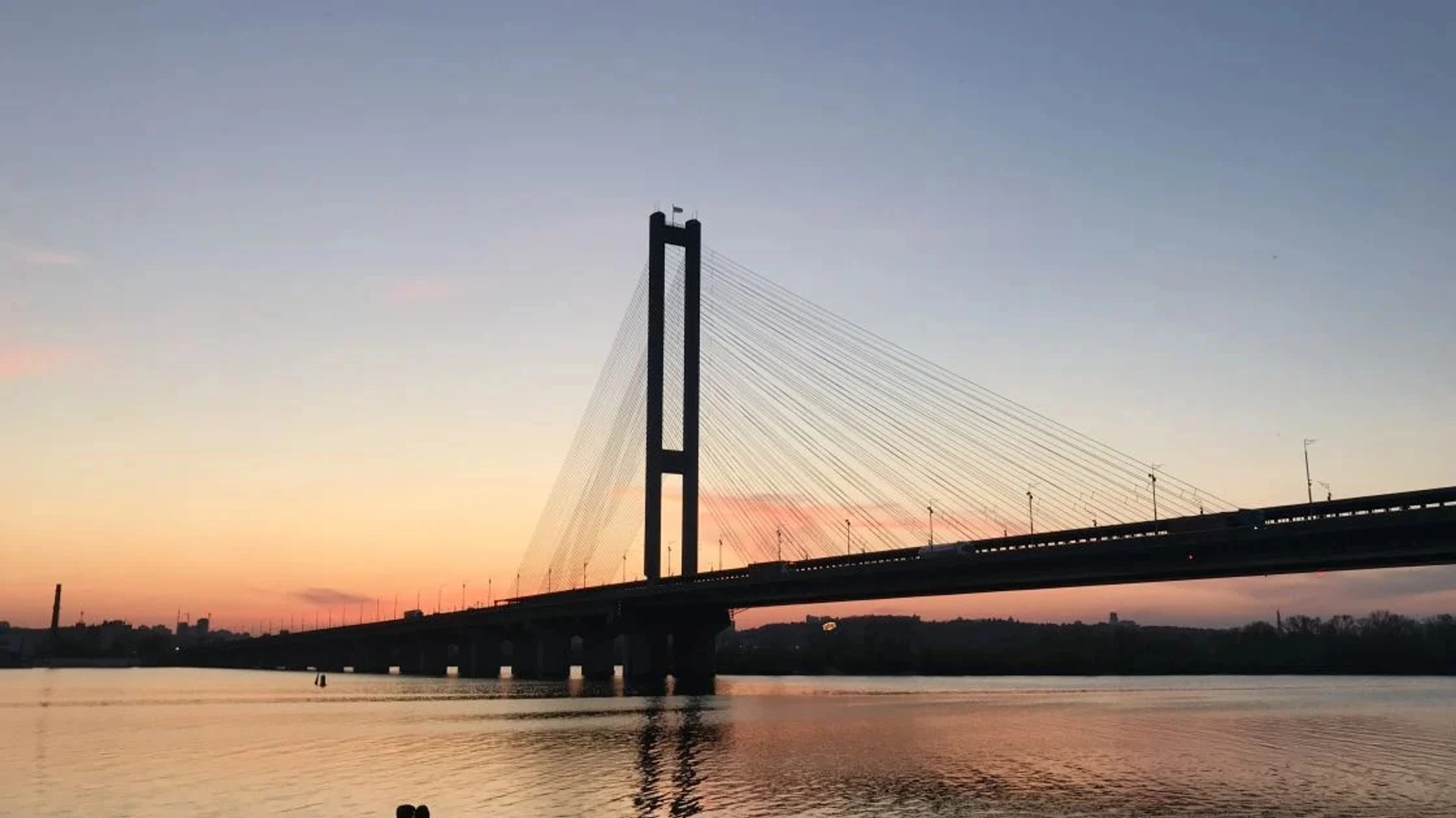 Удари по київських мостах створюють ризик серйозних логістичних проблем для України
