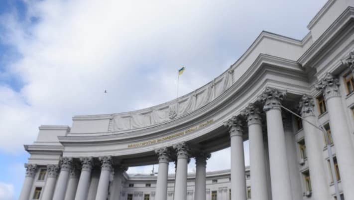 Україна піддала критиці Мінськ за звинувачення у атаці на вантажівку на території Росії