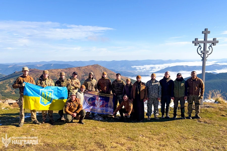 Військовослужбовці Національної академії НГУ підкорили гору Піп Іван