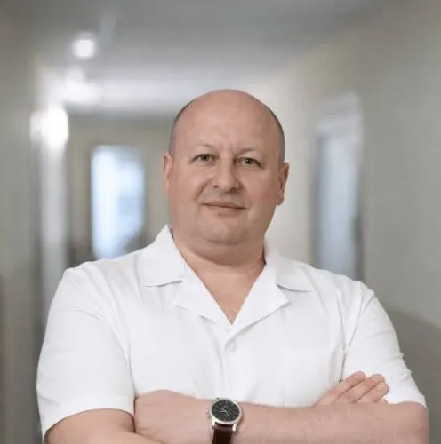 Внаслідок атаки російського безпілотника у Львові зруйновано будинок лікаря, який дивом залишився живим