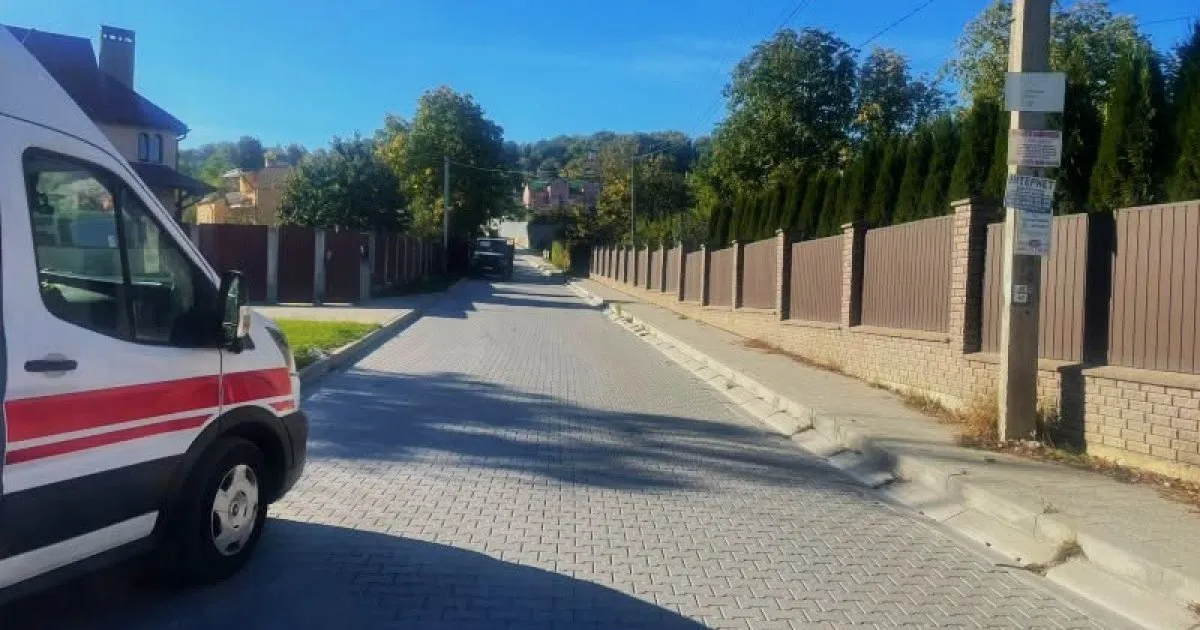 Водій Chrysler залишив місце ДТП після наїзду на 52-річного львів'янина під Львовом