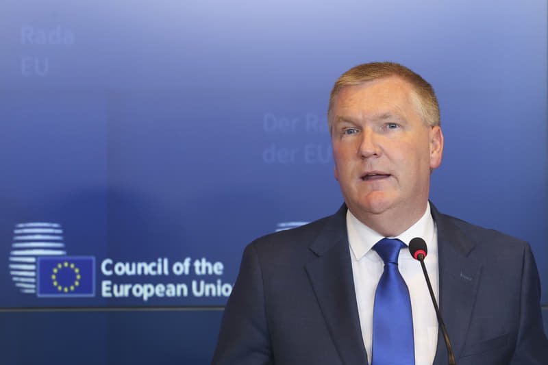 Єврокомісія підтвердила неможливість самостійного зупинення процедури за статтею 7 стосовно Угорщини