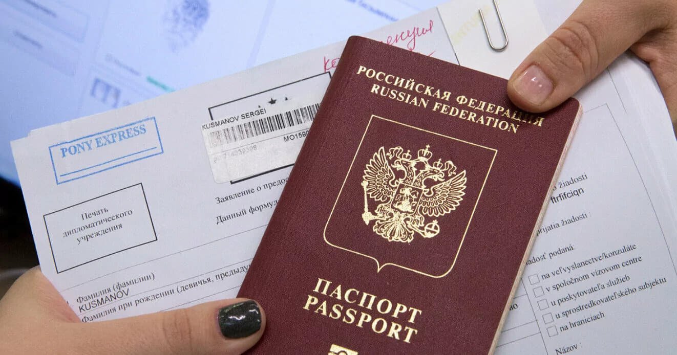 Єврокомісія планує оголосити про візові обмеження для росіян у січні 2024 року