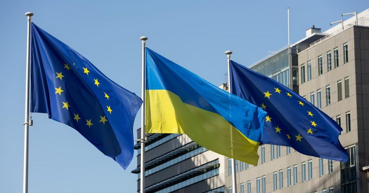Західні дипломати відреагували на заяви Путіна, союзники РФ зазнали поразки у Латвії, Мерц відвідав Київ: підсумки вихідних