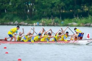 Збірна України домінує на чемпіонаті світу з веслування на човнах "Дракон", виборовши десять медалей у Китаї