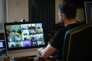 Зеленський обговорив відновлення енергосистеми та ситуацію біля Добропілля на селекторному засіданні